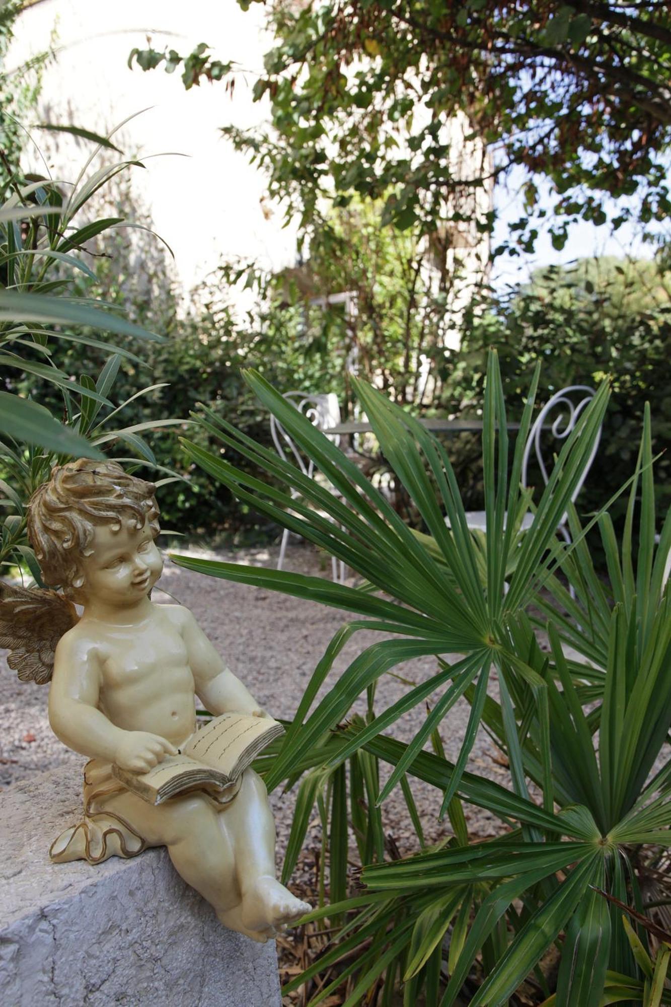 La Colombiere Du Chateau Bed & Breakfast